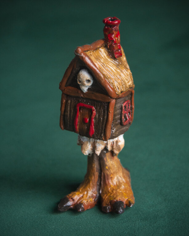 Figurka Chatka na Kurzych Nóżkach (2)