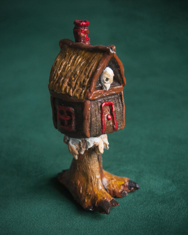 Figurka Chatka na Kurzych Nóżkach (3)